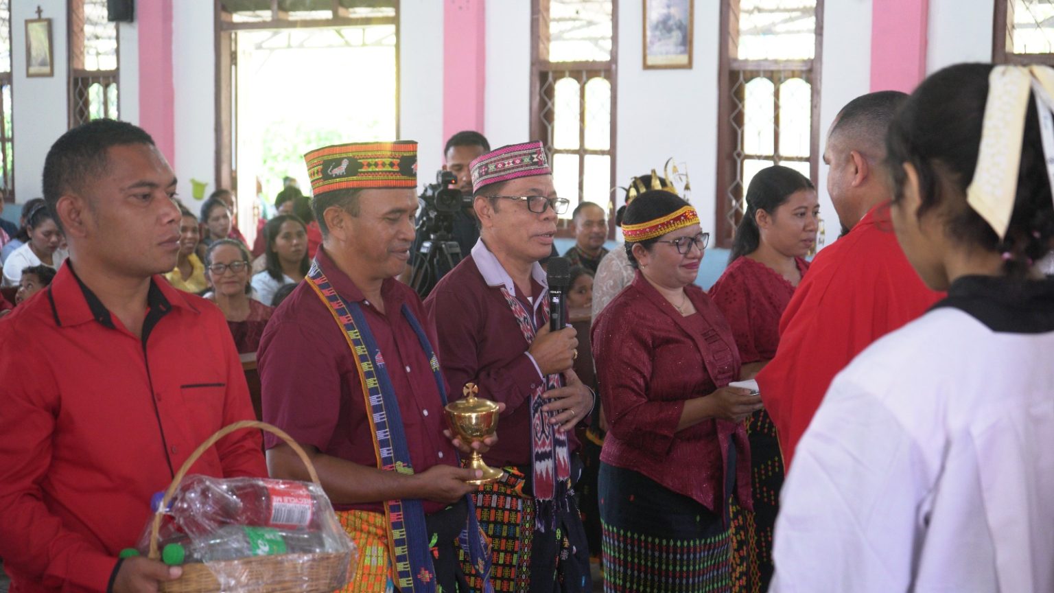 Persembahan dalam Gereja Santa Theresia Dari Kanak kanak Yesus Merombok gerejakatolikmerombok.org