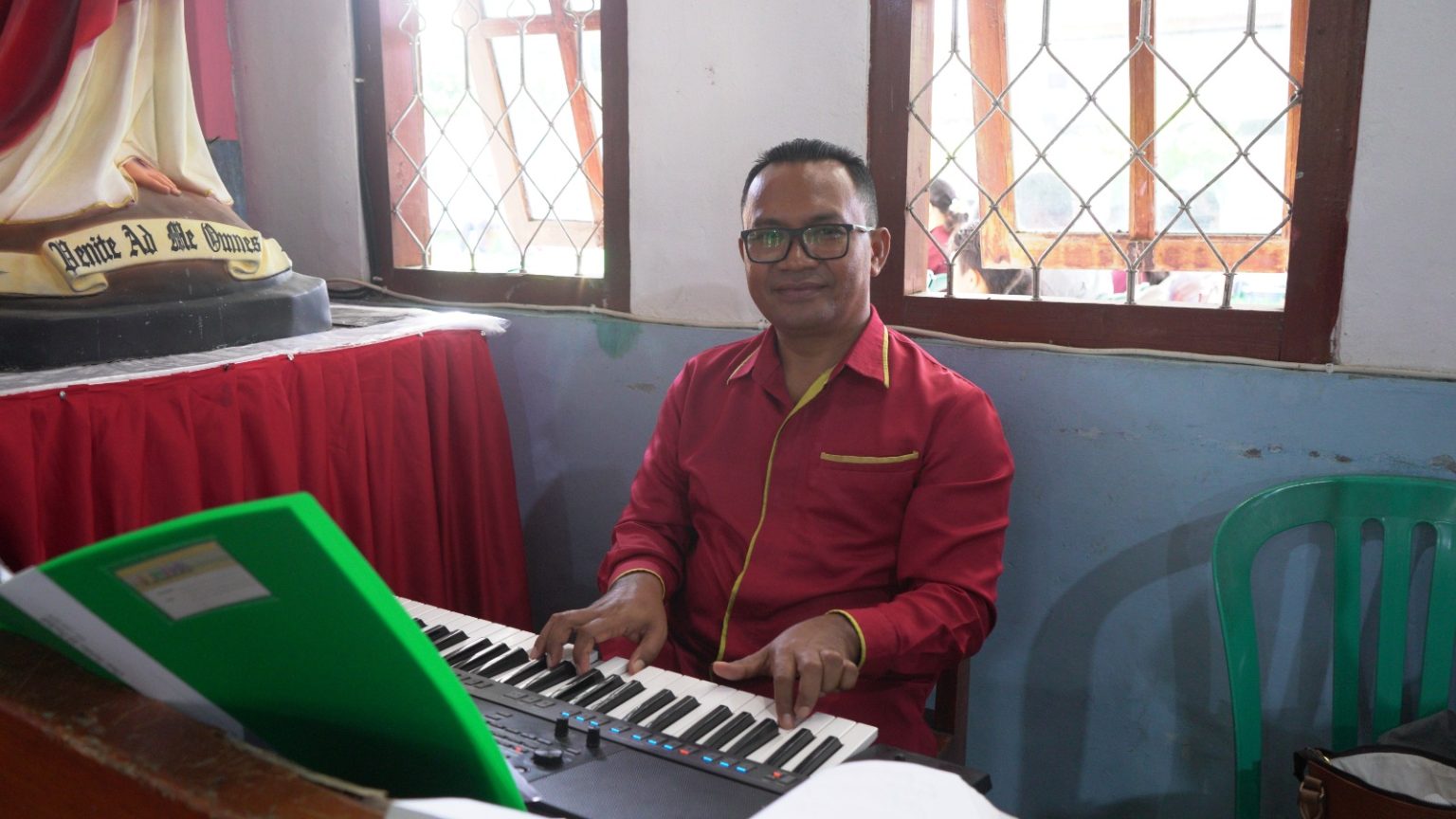 dirigen Gereja Santa Theresia Dari Kanak kanak Yesus Merombok gerejakatolikmerombok.org