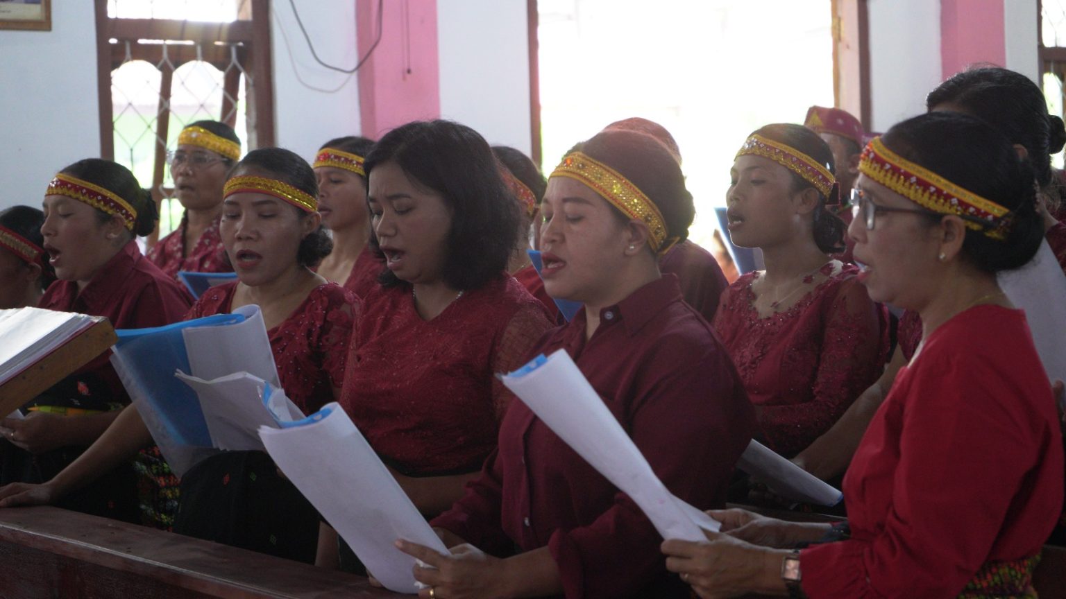 koor Gereja Santa Theresia Dari Kanak kanak Yesus Merombok gerejakatolikmerombok.org