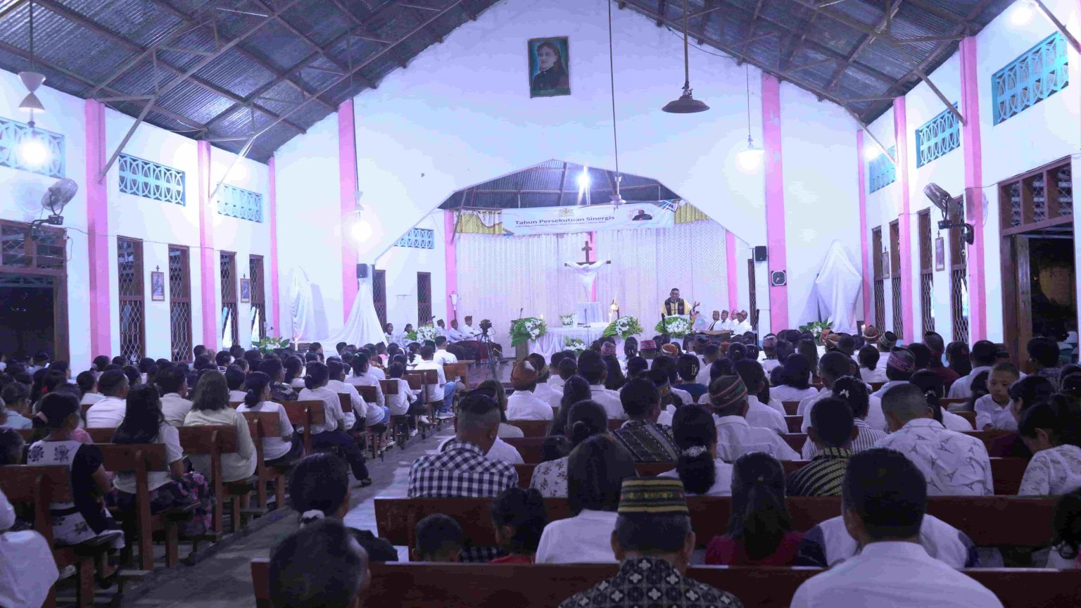 misa di gereja katolik merombok