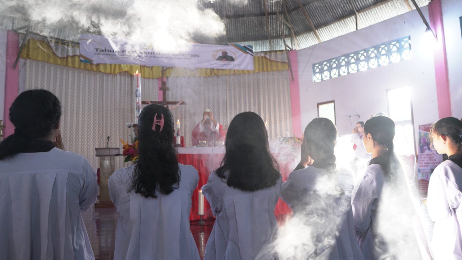 misdinar Gereja Santa Theresia Dari Kanak kanak Yesus Merombok gerejakatolikmerombok.org