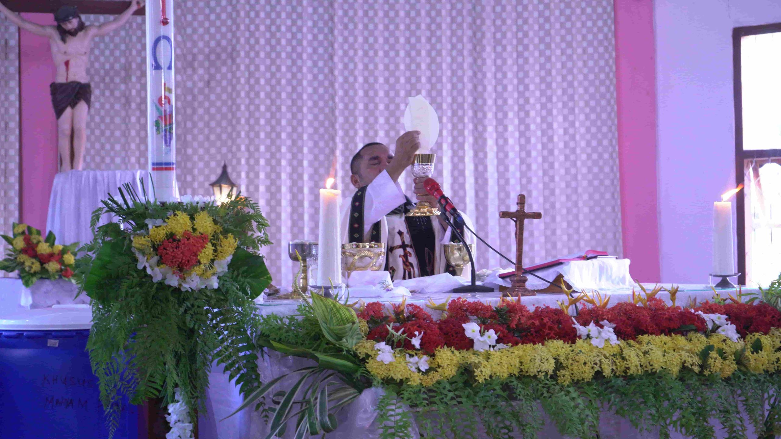 perayaan ekaristi gereja katolik merombok scaled