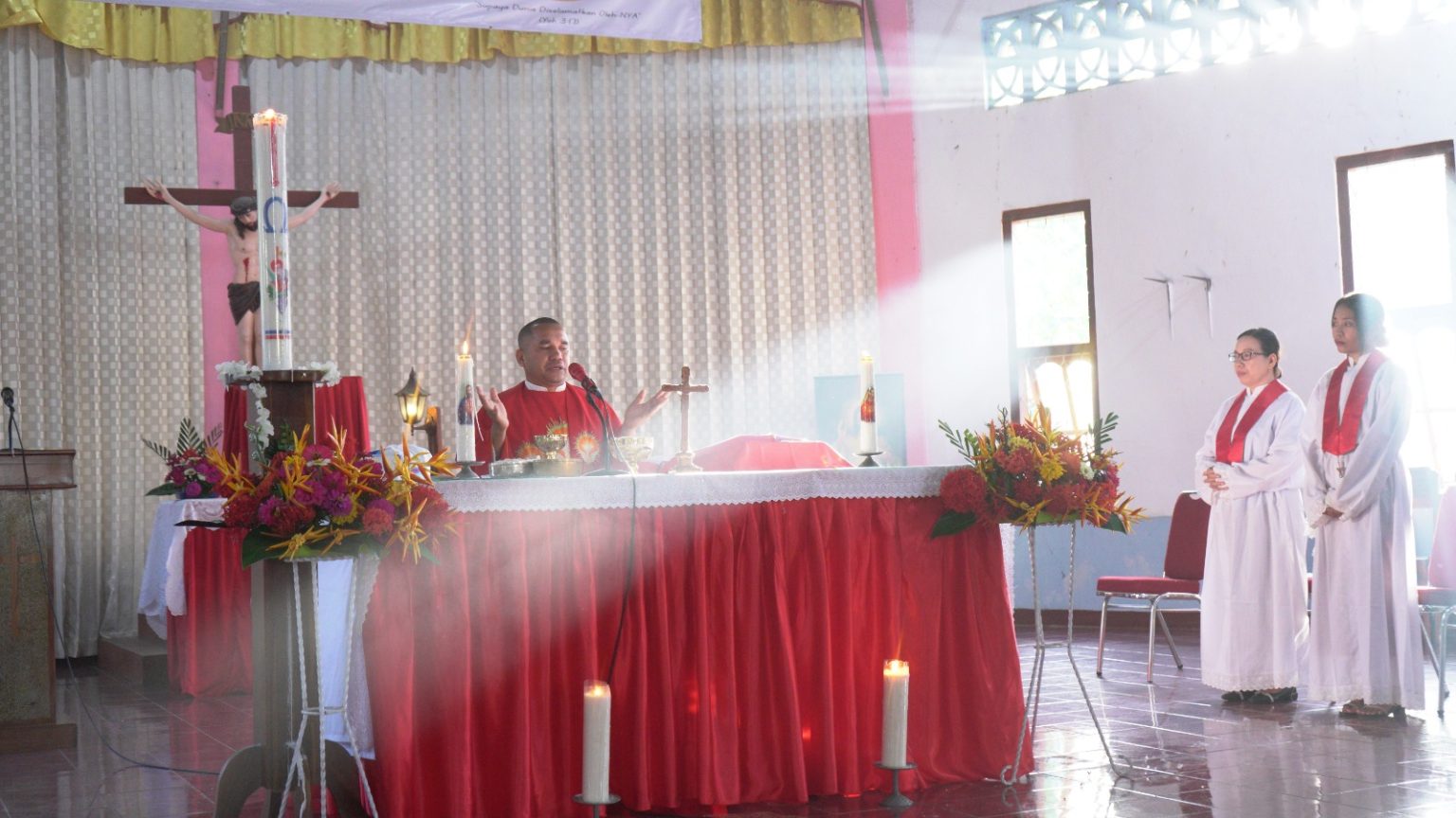perayaan misa ekaristi gereja katolik merombok Gereja Santa Theresia Dari Kanak kanak Yesus Merombok gerejakatolikmerombok.org
