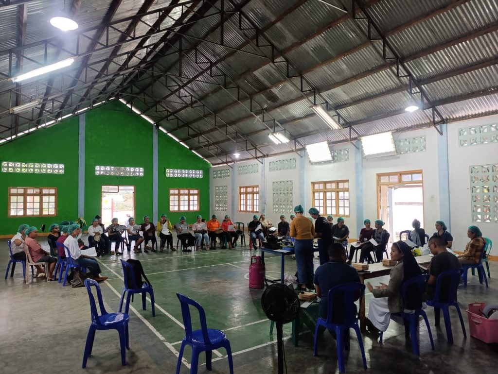 Dari Dapur ke Peluang Usaha Ibu Ibu Paroki Merombok Temukan Makna Baru Pemberdayaan Perempuan