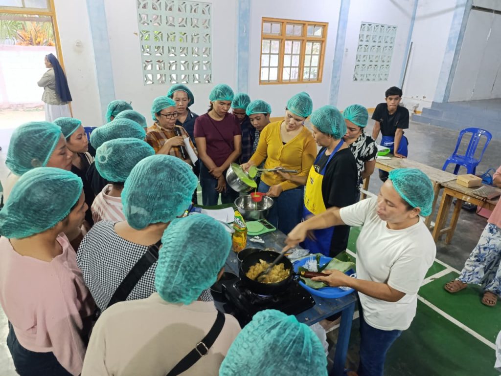 Dari Dapur ke Peluang Usaha Ibu Ibu Paroki Merombok Temukan Makna Baru Pemberdayaan Perempuan